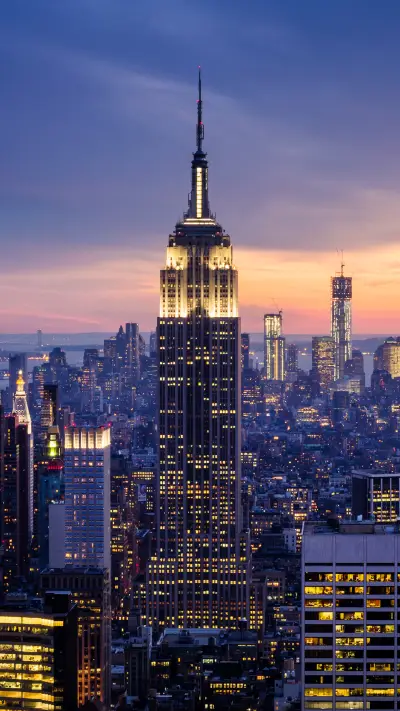 Brightly Lit City Night Scene - Screenshot 1