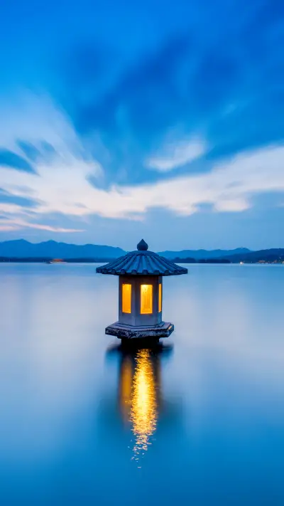 What are the three stone pagodas in the West Lake 7