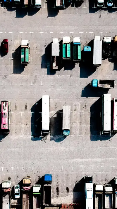 photo-1513646981453-ffb069114476