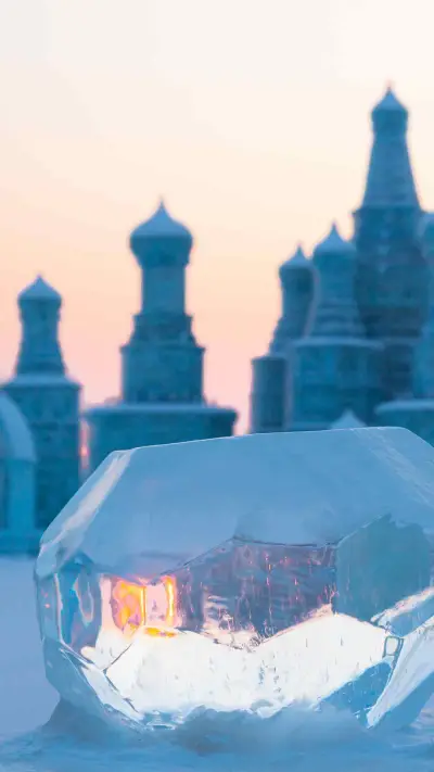 Extremely cold ice sculpture