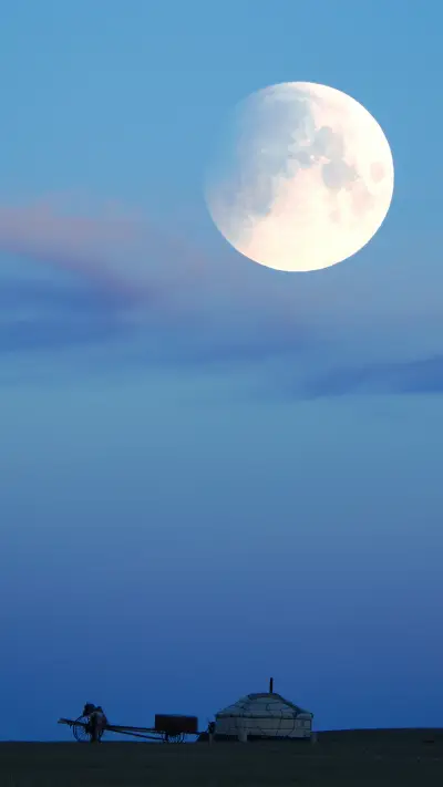 How big was the moon during the dinosaur era 82