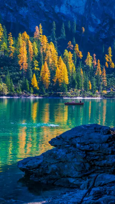 Lake in autumn - Screenshot 1