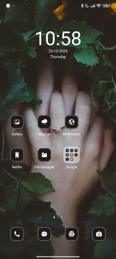 Holding Hand - Screenshot 2