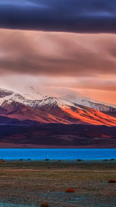 Clouds peak mountains
