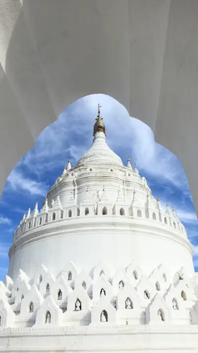 Myanmar cream cake pagoda