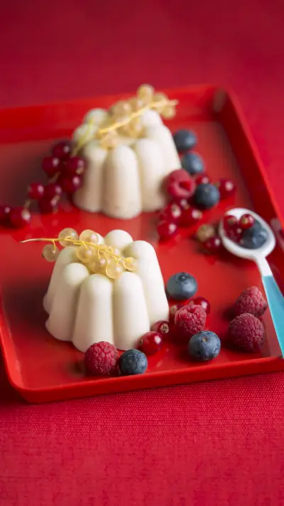 Coconut panna cotta with fresh berries - Screenshot 1
