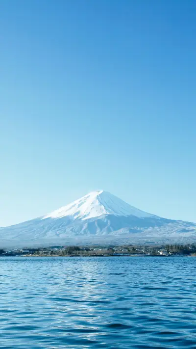 Minimalist natural scenery