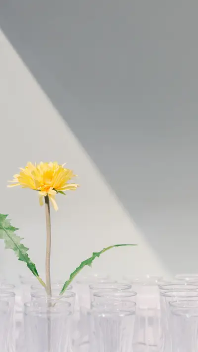 The small flowers blooming on the glass cup - Screenshot 1