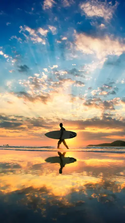 A man is walking with a surf across the shore - Screenshot 1