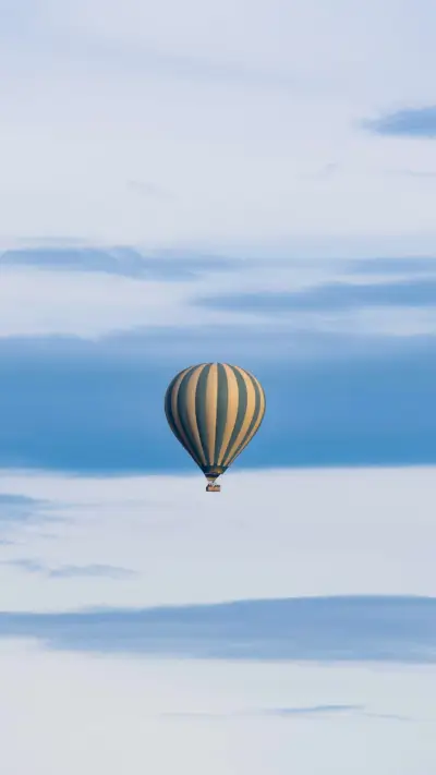 Hot air balloon flight in Serengeti national park