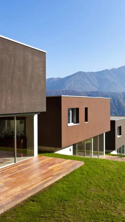 The sunken courtyard is now popular 5