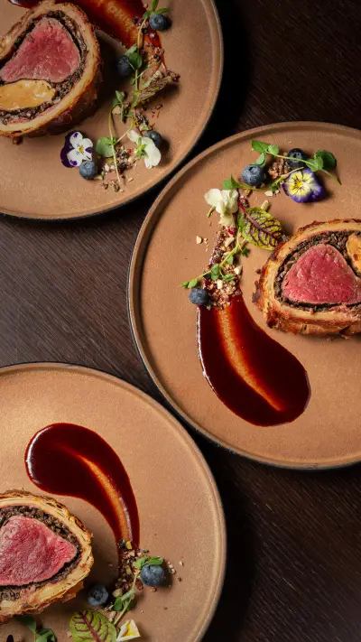 Why is wellington steak difficult to make