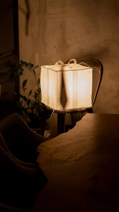 Chandelier on dark background - Screenshot 1