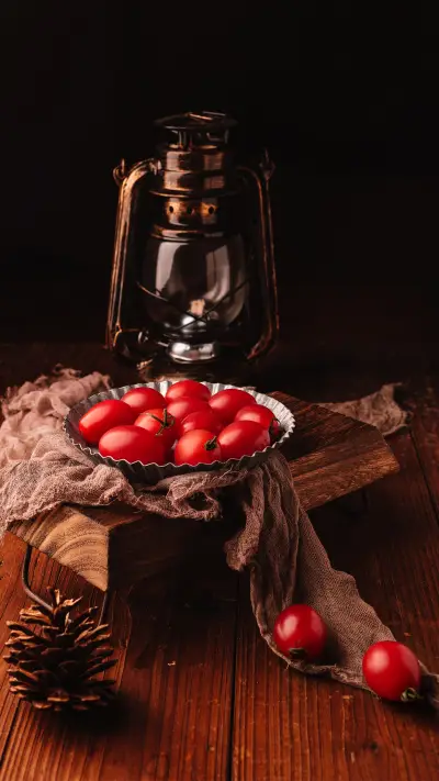 Which is more nutritious Saint Mary fruit or tomato