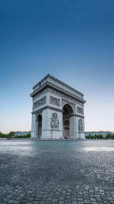 The legend of the triumphal arch at the end of fragrant