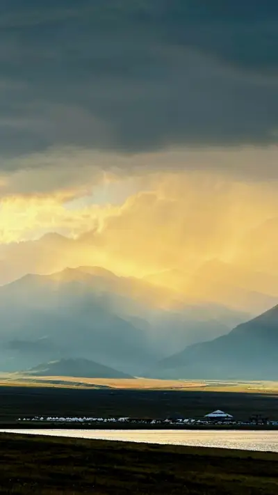 Saimai Lake after the rain is quiet