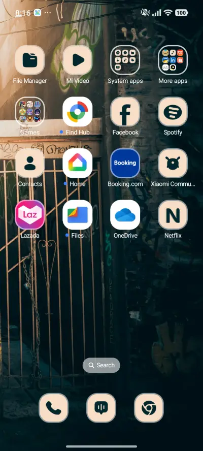 Man by Door - Screenshot 3