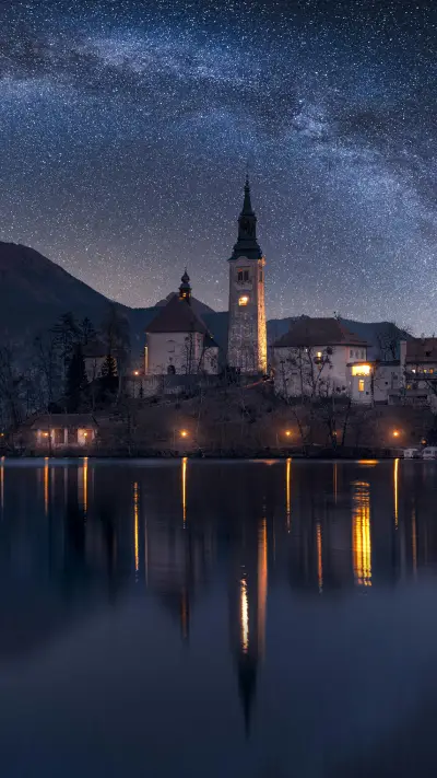 Church Building Under The Stars - Screenshot 1
