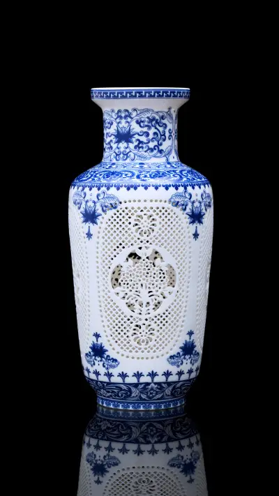 Collect blue and white porcelain