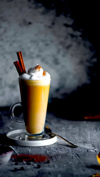 The first cup of milk tea in autumn