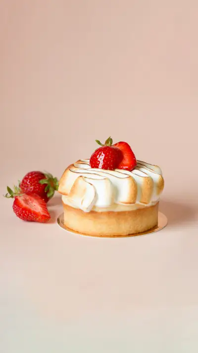 Cream cake with strawberry