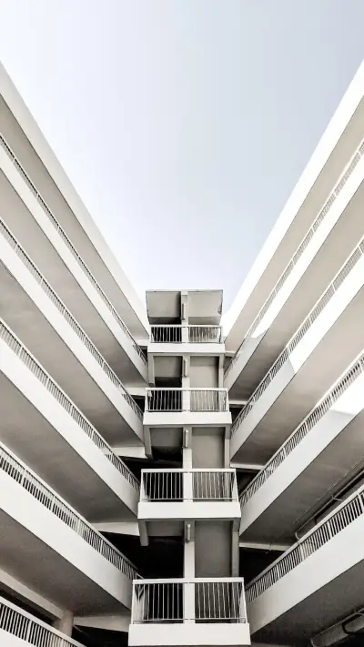 photo-1540378108511-d2f4cef2d90c