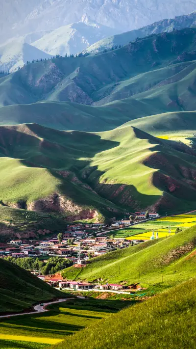 The sky scenery of zhuoer mountain with one scene per day