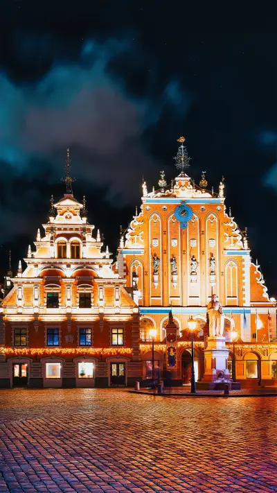 There are so many beautiful women here but they are worried - Screenshot 1