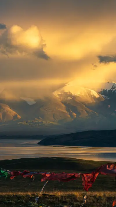 Mapham Yumco at dawn