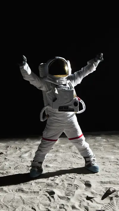 Why Astronauts Always Suffer Serious Illness When Returning WALLPAPER for Xiaomi MIUI HyperOS