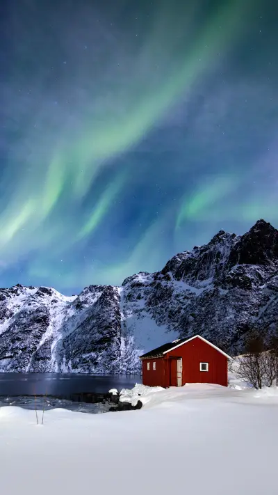 Northern Lights over a frozen lake and red rorbu, Norway - Screenshot 1