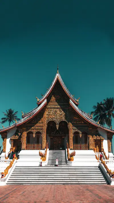 Winter reverse tourism