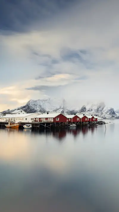 Slow shutter speed photo of morning time in Hamnoy