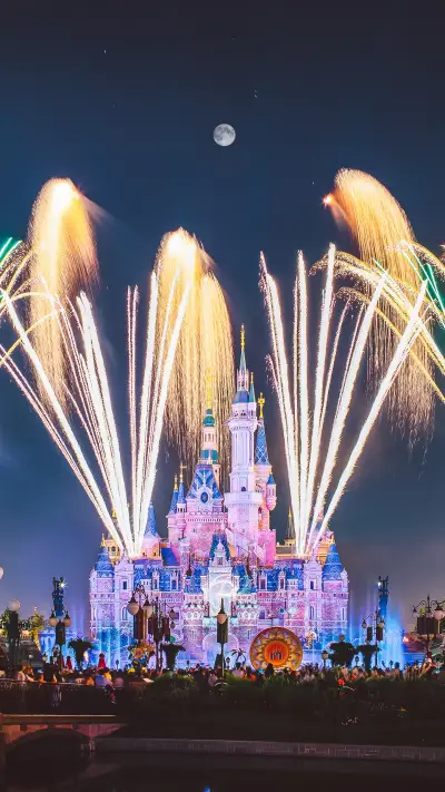 Comments on 6 Disneyland Parks in the World 7