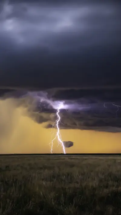 How terrifying the power of lightning is 2